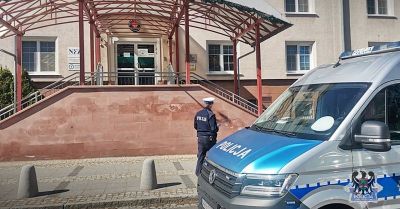 Wałbrzyscy policjanci ruchu drogowego eskortowali dzisiaj do szpitala samochód z kobietą, u której rozpoczęła się akcja porodowa